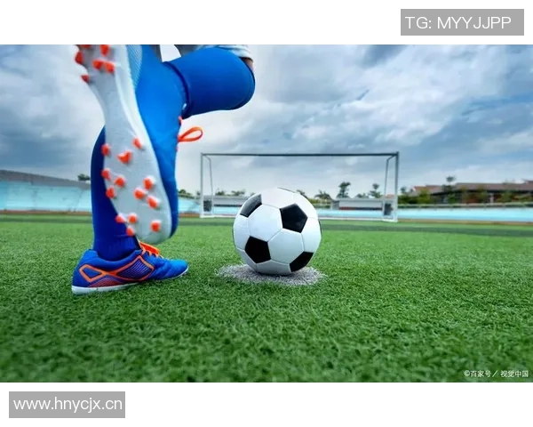 踢足球时是否一定需要穿足球鞋探讨与建议 踢足球时是否一定需要穿足球鞋探讨与建议